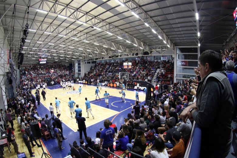 Vení a alentar al Polideportivo