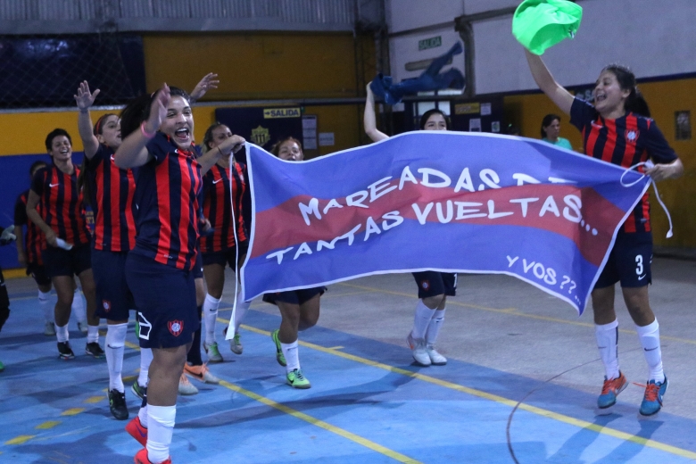 Debutan las bicampeonas