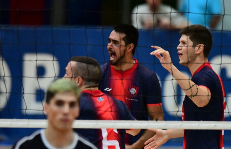 Cantó su primer triunfo en el torneo