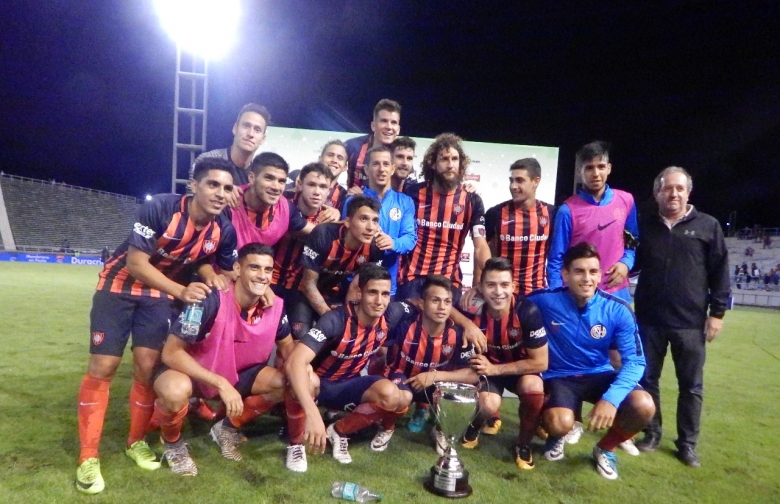 El primer trofeo 2018, para Boedo