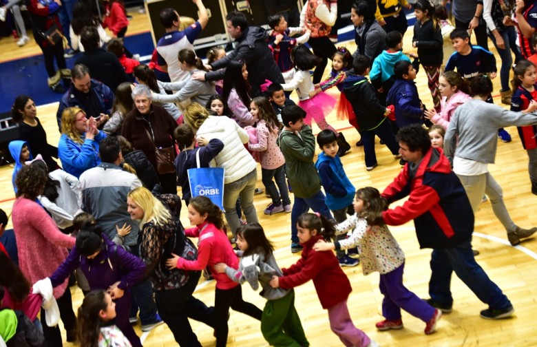 Fiesta del barrio en el Polideportivo 