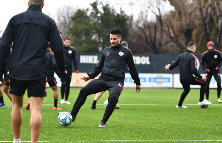 Fútbol bajo la lluvia