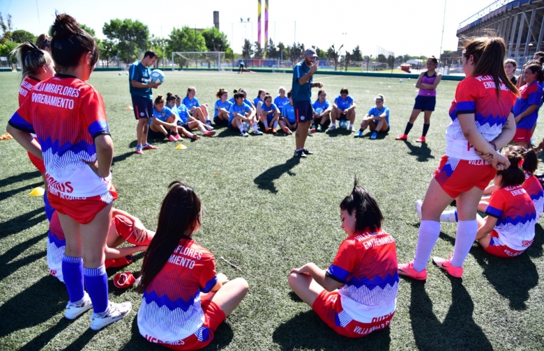 Clínica de Fútbol Femenino en CD