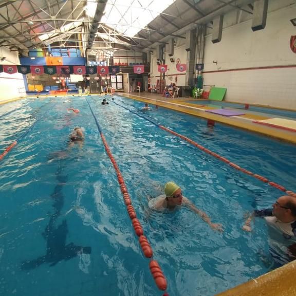 Ejercicios de natación fuera del agua