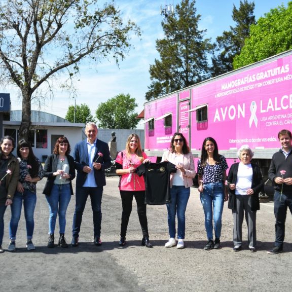 SAN LORENZO RECIBIO AL MAMÓGRAFO MÓVIL AVON-LALCEC