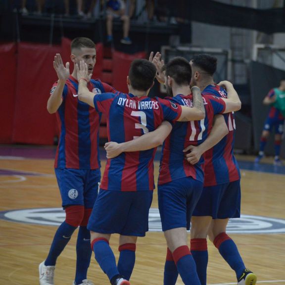 Goleó en casa