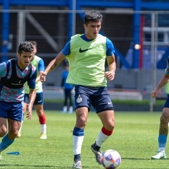 Los pibes salieron a la cancha