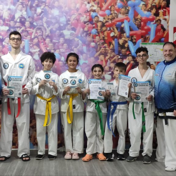 Nuevos graduados en Taekwon-do