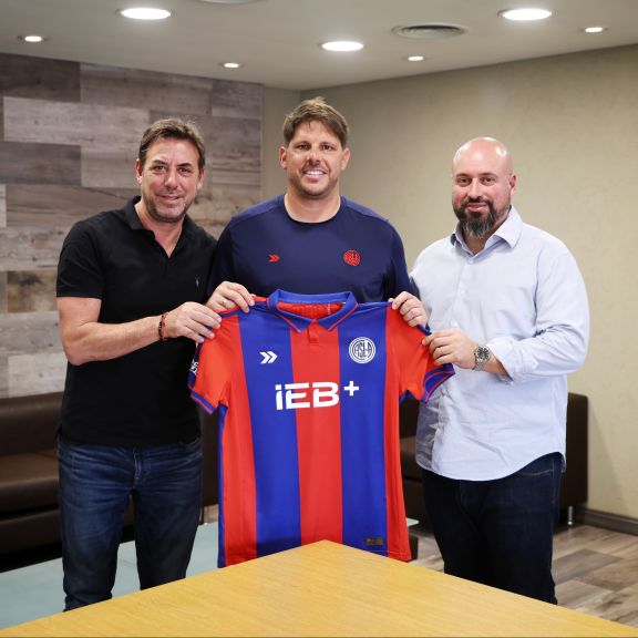 Damián Ayude puso la firma